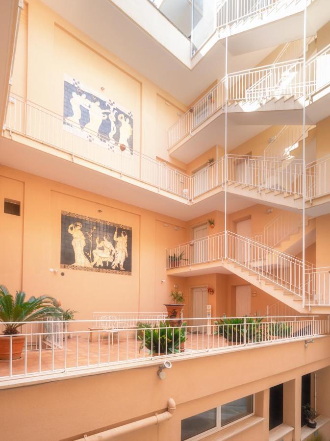 Palazzo Leo Suite And Apartment Лечче Экстерьер фото